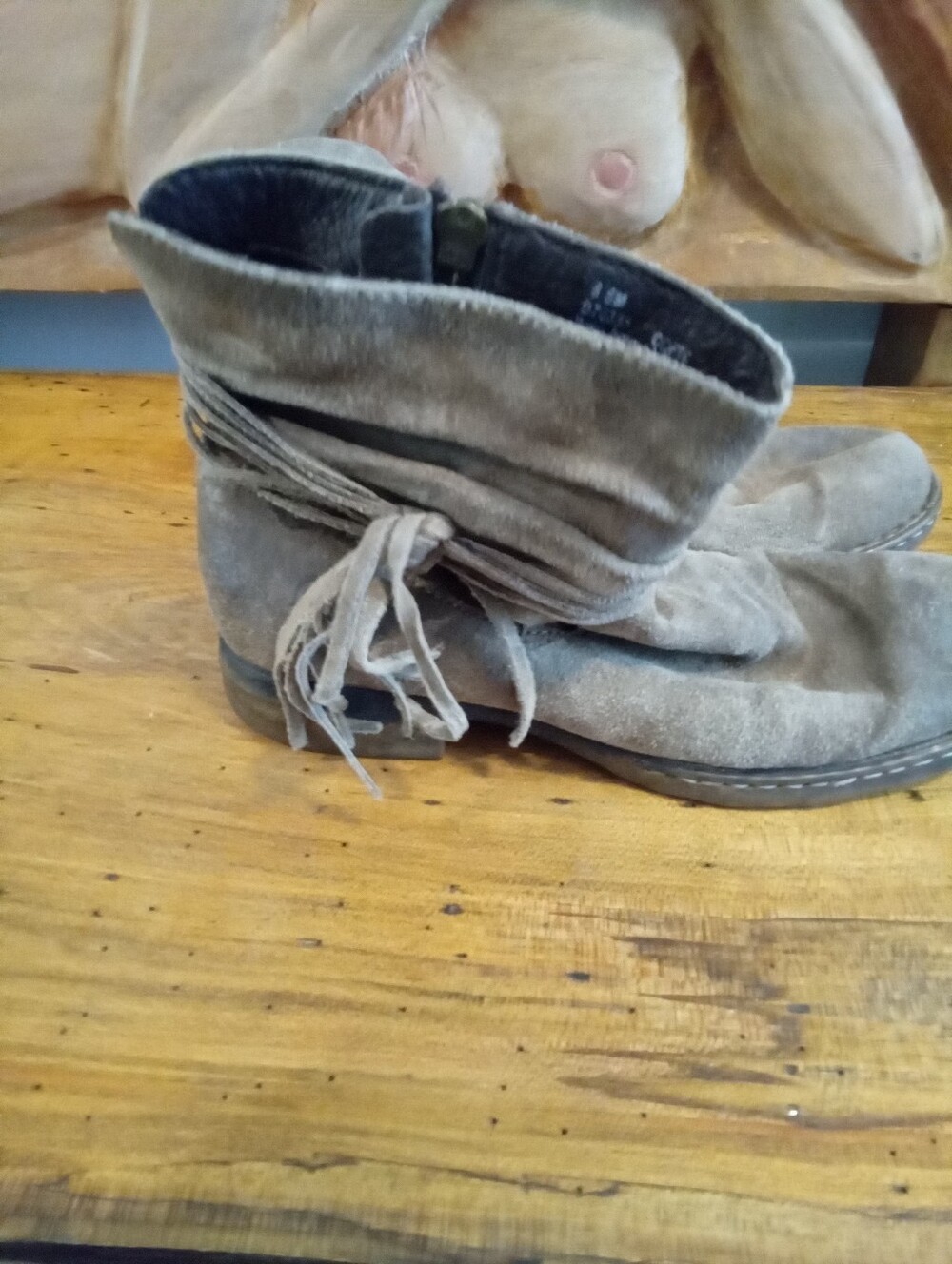 Born "Cross" Sz 8.5 Taupe Suede Leather Distressed Boho Slouchy Fringe Tassel - Picture 3 of 12